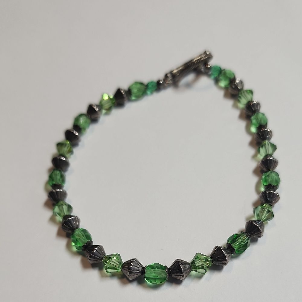 Green Glass and Silvertone Beaded Bracelet With Toggle Clasp